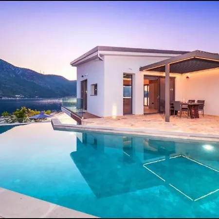 Mr Grey Luxury * Spartokhórion